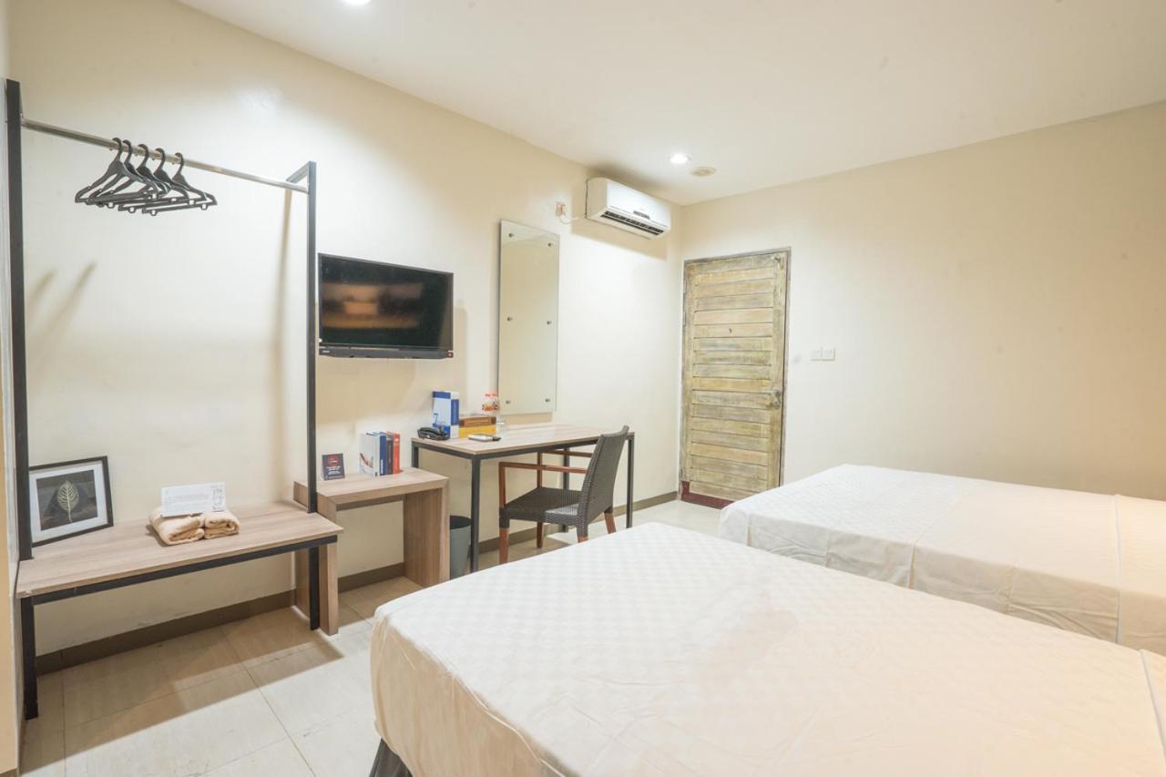 Life Puri Hotel Surabaya Gubeng Pokoj fotografie